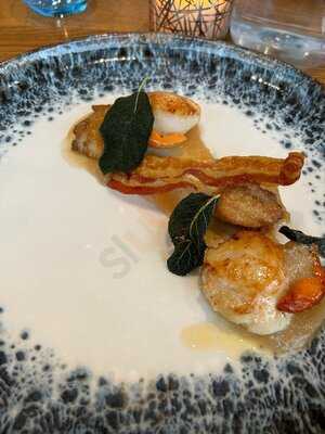 Artezzan Restaurant & Bar