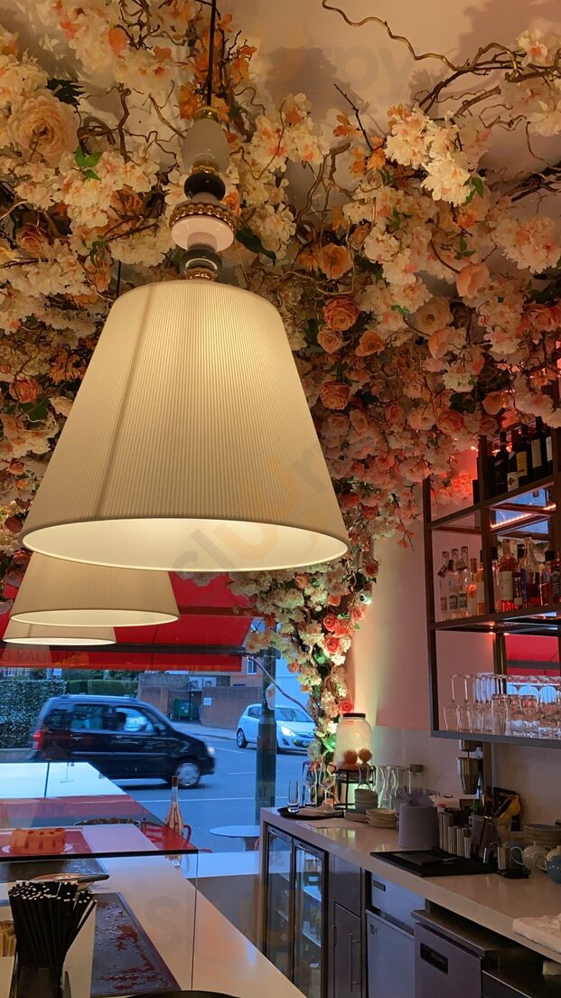 La Pesca Restaurant & Bar