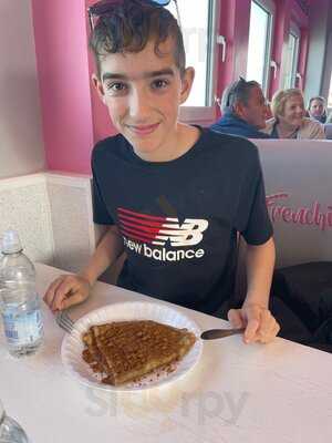 Frenchie's Diner & Dessert Bar