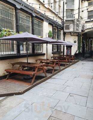 The Crocodile Public House