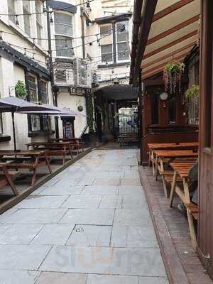 The Crocodile Public House