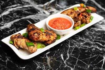 Plus 233 Afro-fusion Bar & Grill