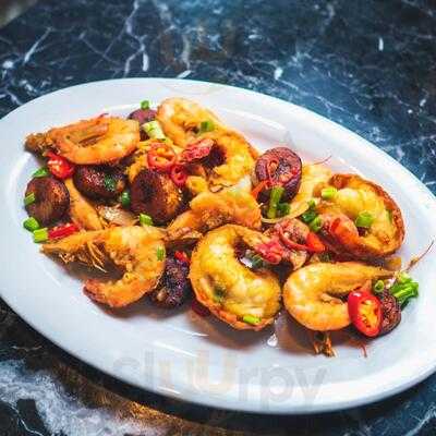 Plus 233 Afro-fusion Bar & Grill