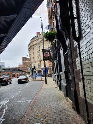 Moot Hall Arms Public House