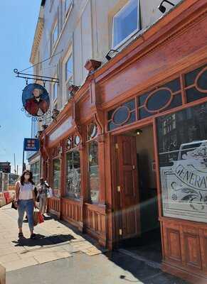 The General Elliot Pub