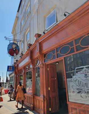 The General Elliot Pub