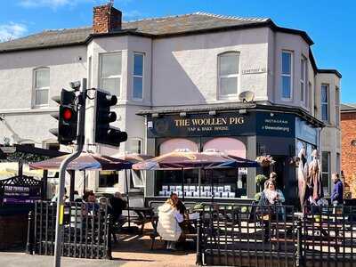 The Woollen Pig