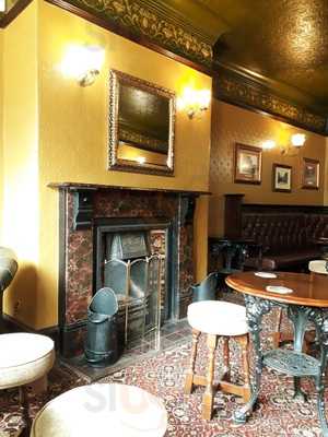 The Old Red Lion Pub