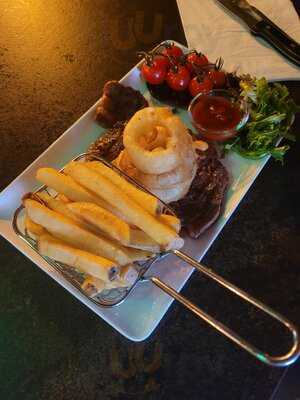 Triple 7 Bar And Kitchen