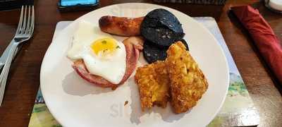 Sparkles At The Rusty Axe Inn