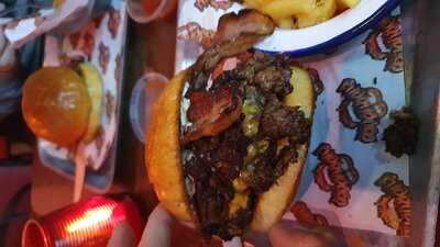 Fupburger At The Dog House