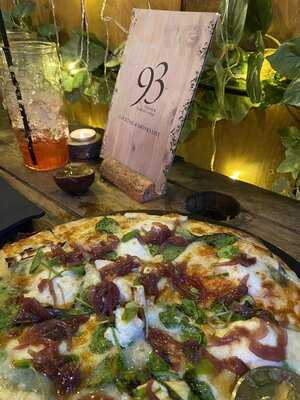 93 Pizzeria & Cocktail Bar