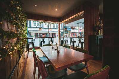 93 Pizzeria & Cocktail Bar