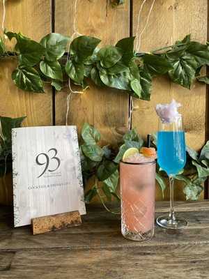 93 Pizzeria & Cocktail Bar