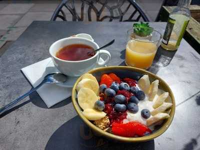 Adriana's Cafe & Eatery