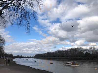 Riverside Thames Rowing Club