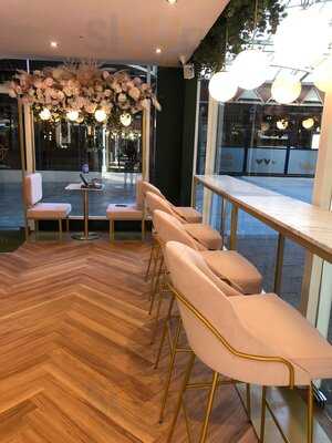 Paeonia Cafe & Bubble Tea Room