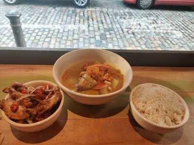 Ting Thai Caravan West Nile Street