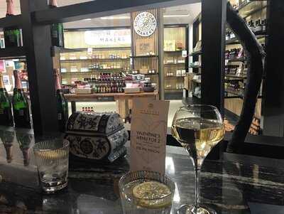 Drgnfly Champagne & Sushi Bar @bobbys