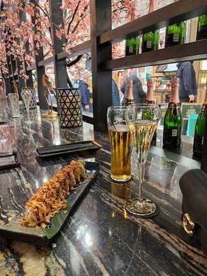 Drgnfly Champagne & Sushi Bar @bobbys