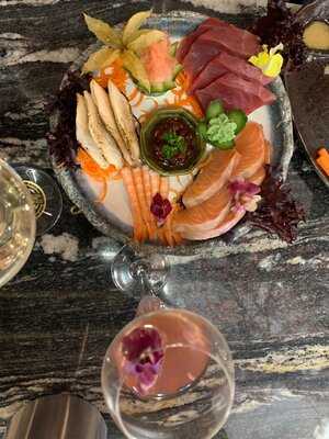 Drgnfly Champagne & Sushi Bar @bobbys