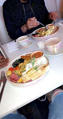 Ines Cafe & Restaurant