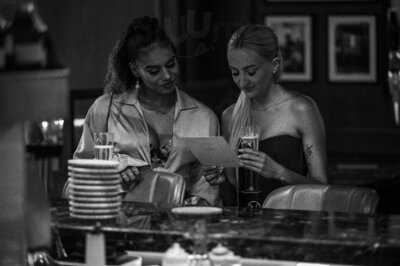 Medicine Restaurant And Bar At The Mailbox