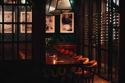 Medicine Restaurant And Bar At The Mailbox