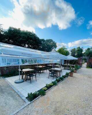 Smoke At Hampton Manor