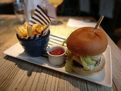 The Cromwell Cottage Bar And Restaurant