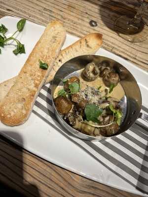 The Cromwell Cottage Bar And Restaurant