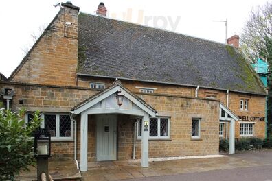 The Cromwell Cottage Bar And Restaurant