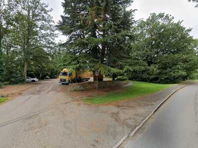 The Cromwell Cottage Bar And Restaurant