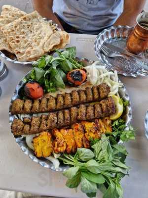 Reyhoon (naan Dagh Kabab Dagh)