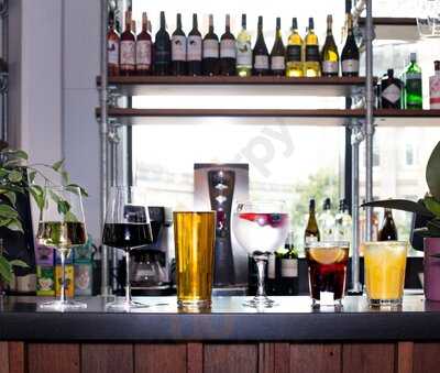 Octagon Kitchen & Bar