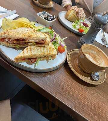 La Valle Cafe & Bistro