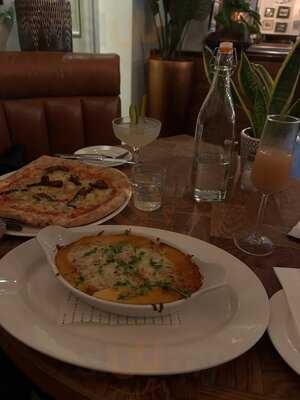 Mr White's Steak, Pizza & Gin House