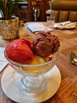 Mr White's Steak, Pizza & Gin House