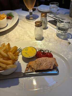 Mr White's Steak, Pizza & Gin House