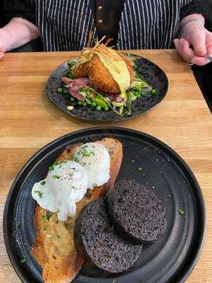 Sinclairs Cafe And Wine Bar