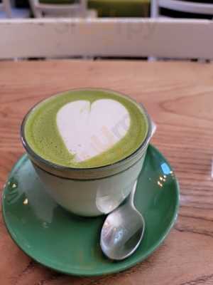 Antipodea - Wandsworth Town