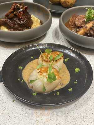 Exclsve Bar & Eatery