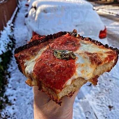 Canotto Detroit Slices