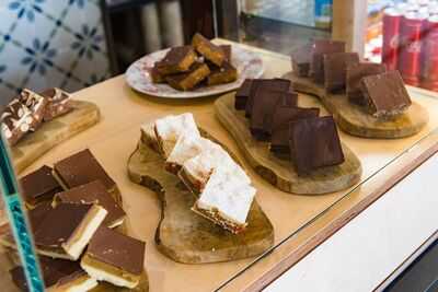 Synge & Byrne Deli, Castle Court