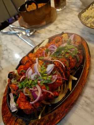 East To West Bar & Grill