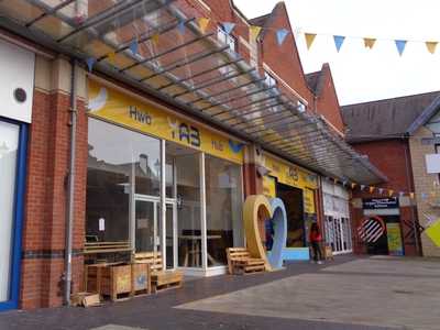 Yellow & Blue Hub Cafe