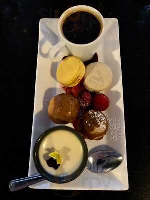 Petite Biarritz Wine Bar And Kitchen