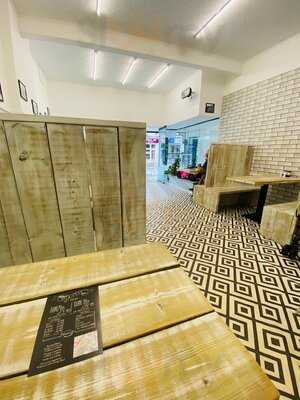 Betty's Pye And Mash