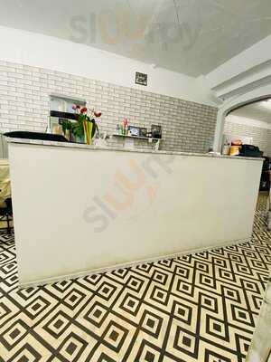 Betty's Pye And Mash