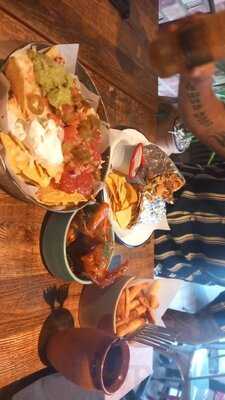 Common Bar & Kitchen